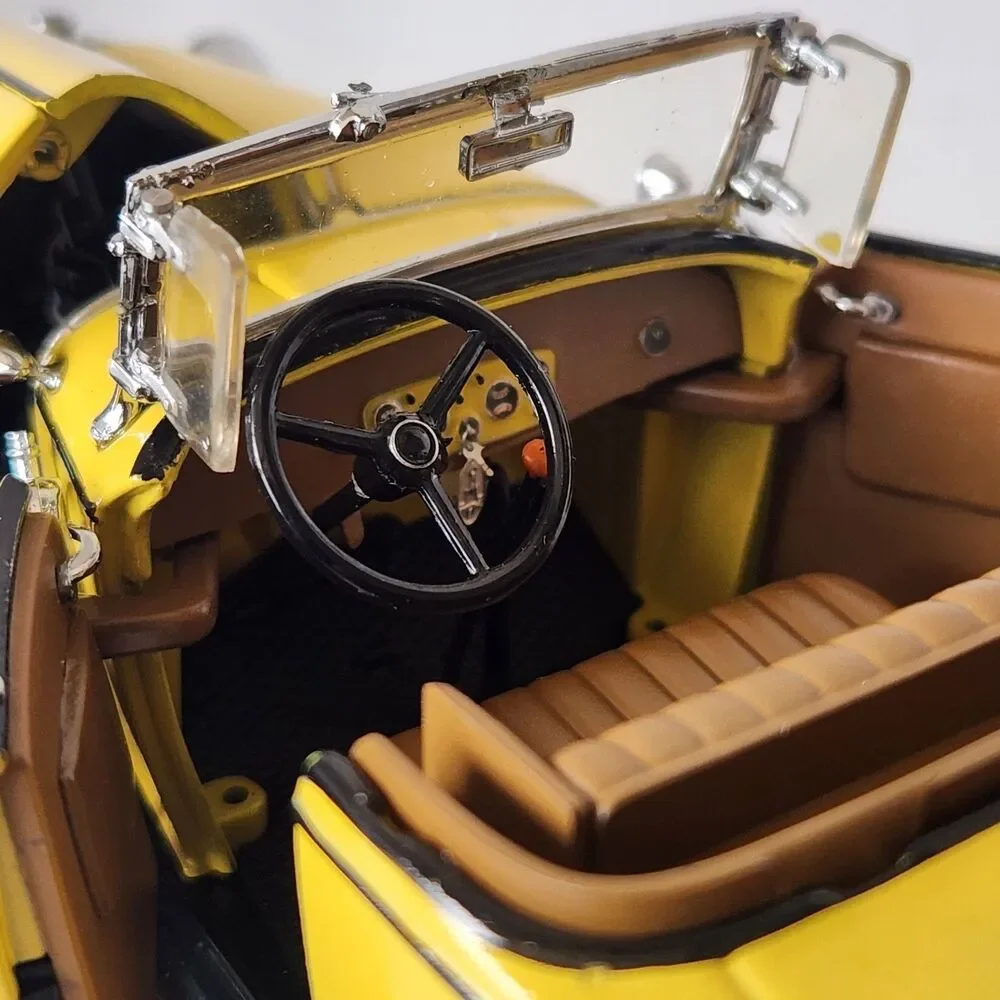Franklin Mint Yellow 1932 CHEVROLET CONFEDERATE ROADSTER 1:24 w/Papers & Box